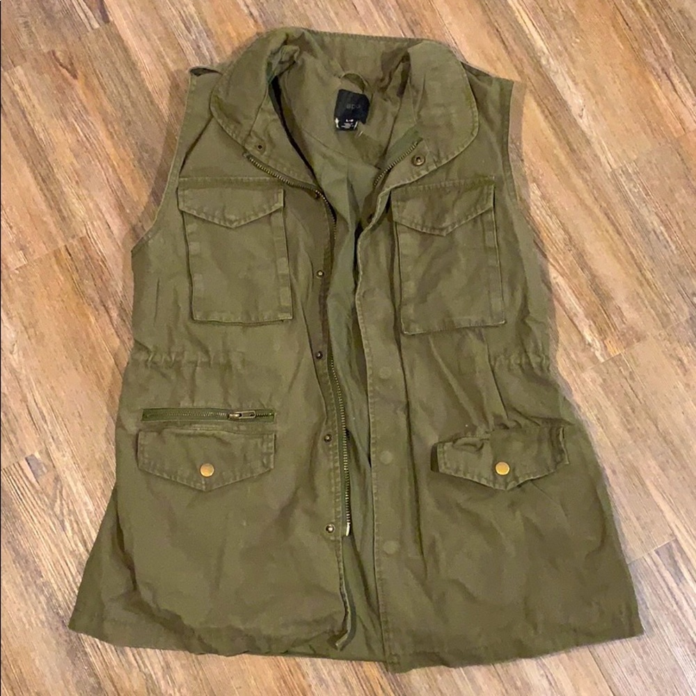 BDG Utility Vest 🤎
